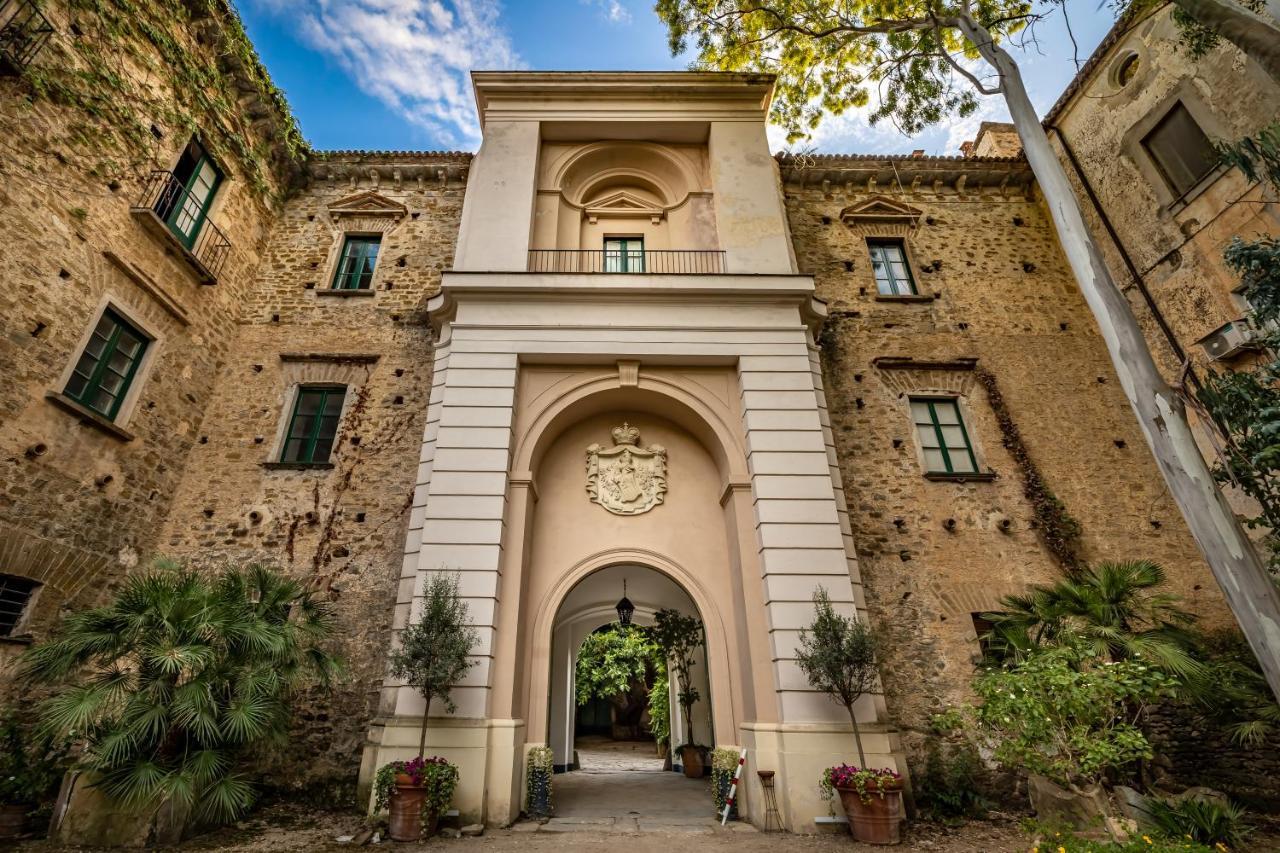 Отель Palazzo Belmonte Санта-Мария-ди-Кастеллабате Экстерьер фото